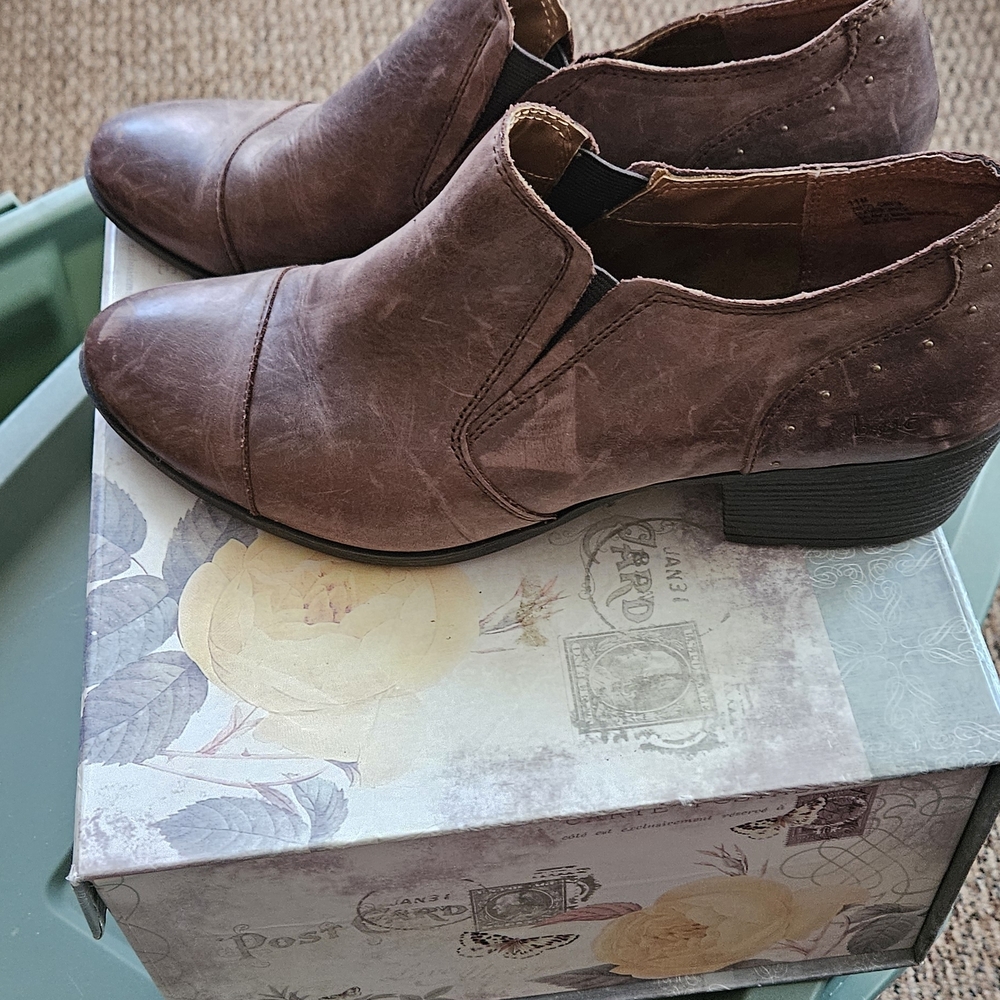 boc Women's Brown Leather Flats